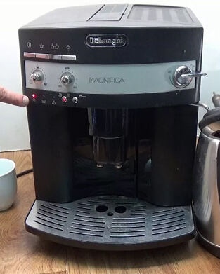 Кофемашина автоматическая DeLonghi ECAM 350.55.B Dinamica